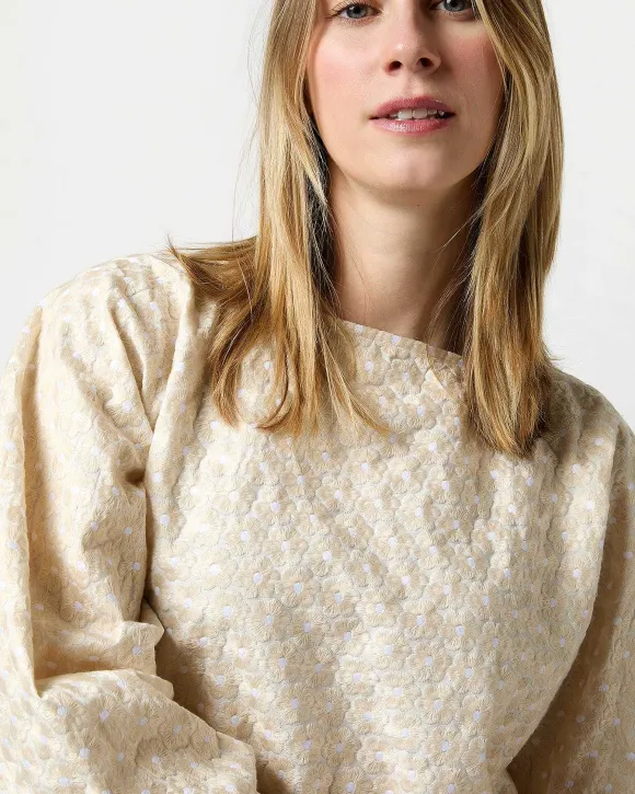 Elora Volume Top